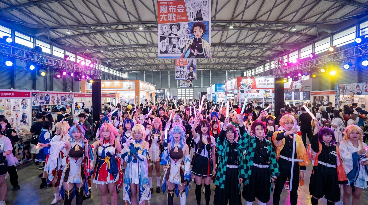 偷情打电话动漫cosplay视频